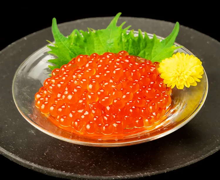 「国産いくら」と「宮城県産銀鮭（柵・切り身）」 計1kgセット